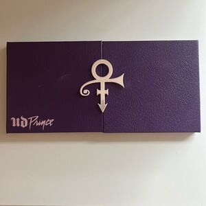 Eye shadow palette. Urban Decay x Prince